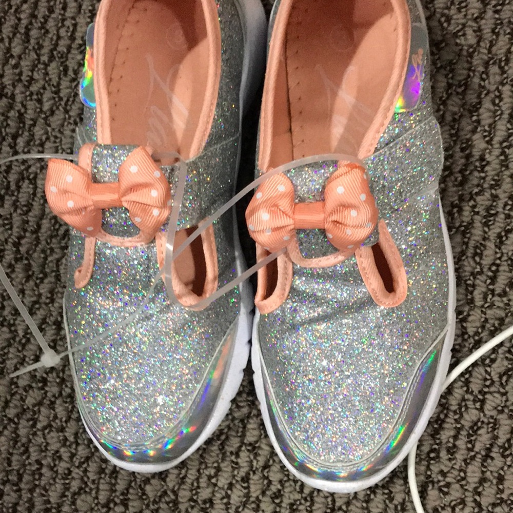 NWT girls sz 3 Sparkly Velcro shoe
